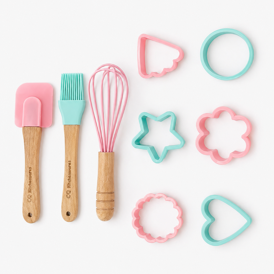 kit patisserie avec fouet maryse et pinceau et 6 emportes pieces coeur etoile fleur rond couleur rose et bleu